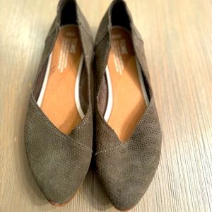 TOMs olive green flats ~8.5